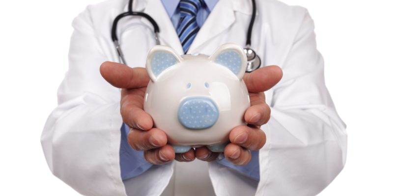 Contratar un seguro médico económico