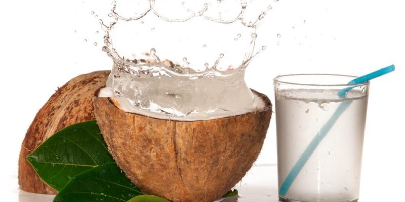 beneficios agua de coco